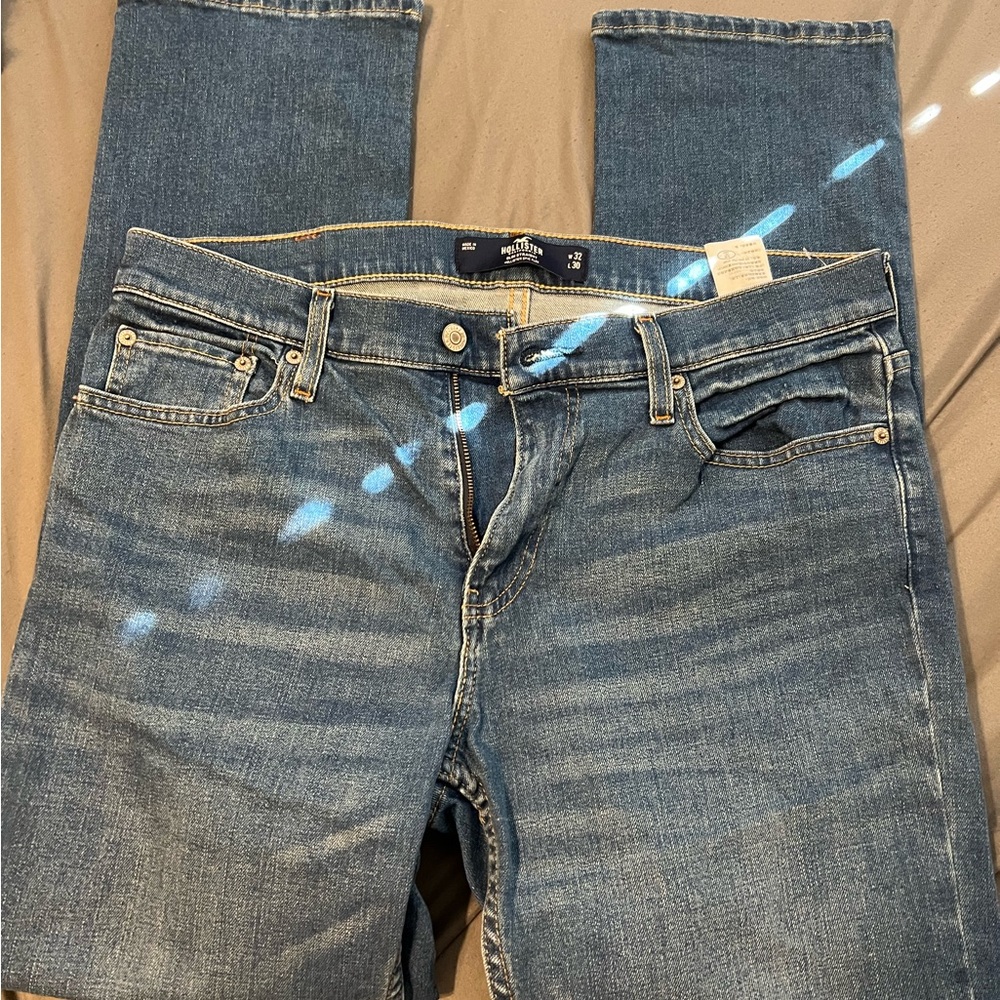 Men’s dark blue hollister jeans